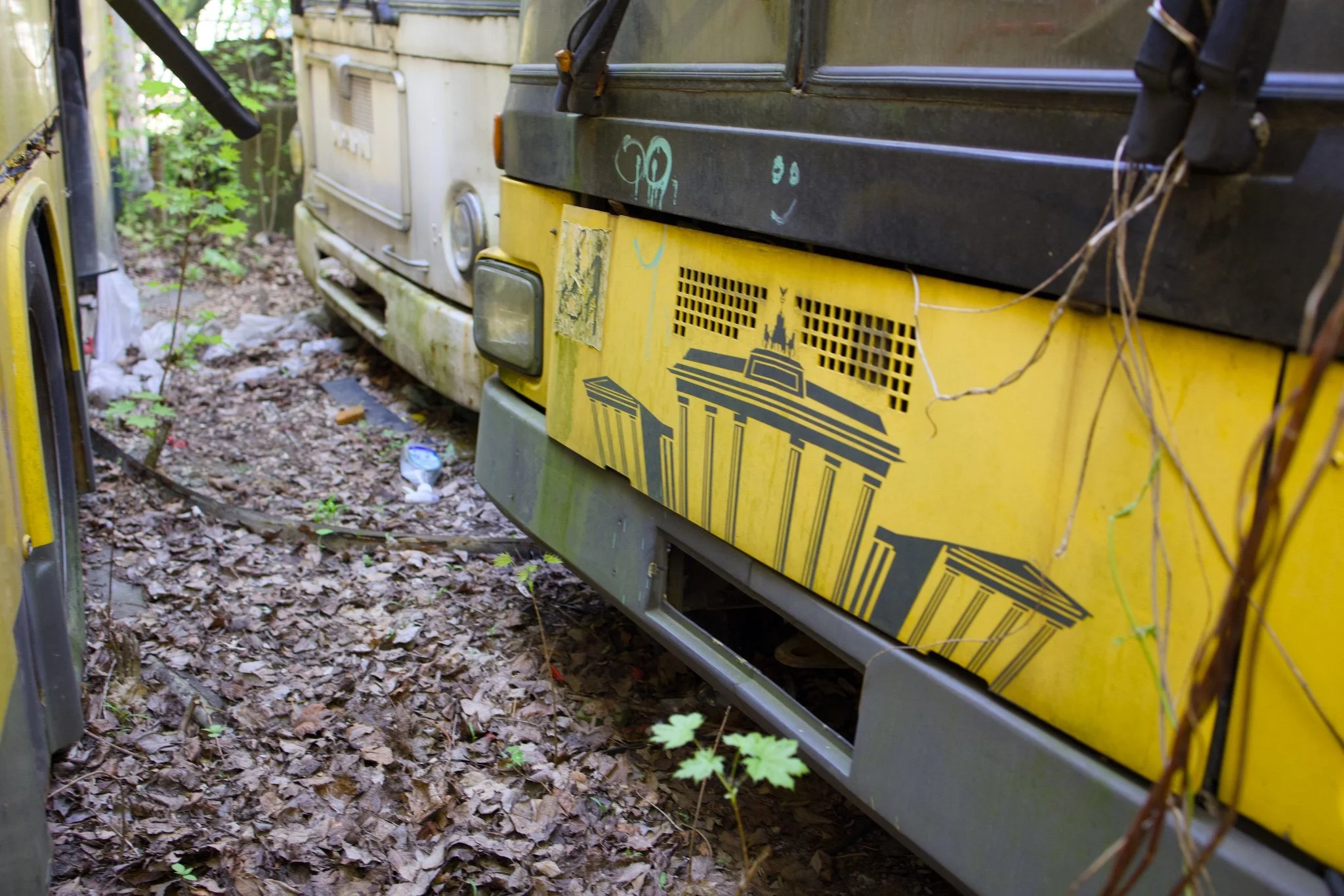 Queen Curry Graveyard Bus Abandoned Berlin_X8A8692.jpg