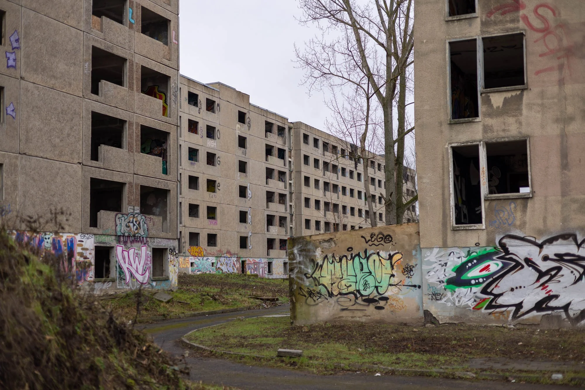 Hohenschoenhausen refugee homes Abandoned Berlin-1992.jpg