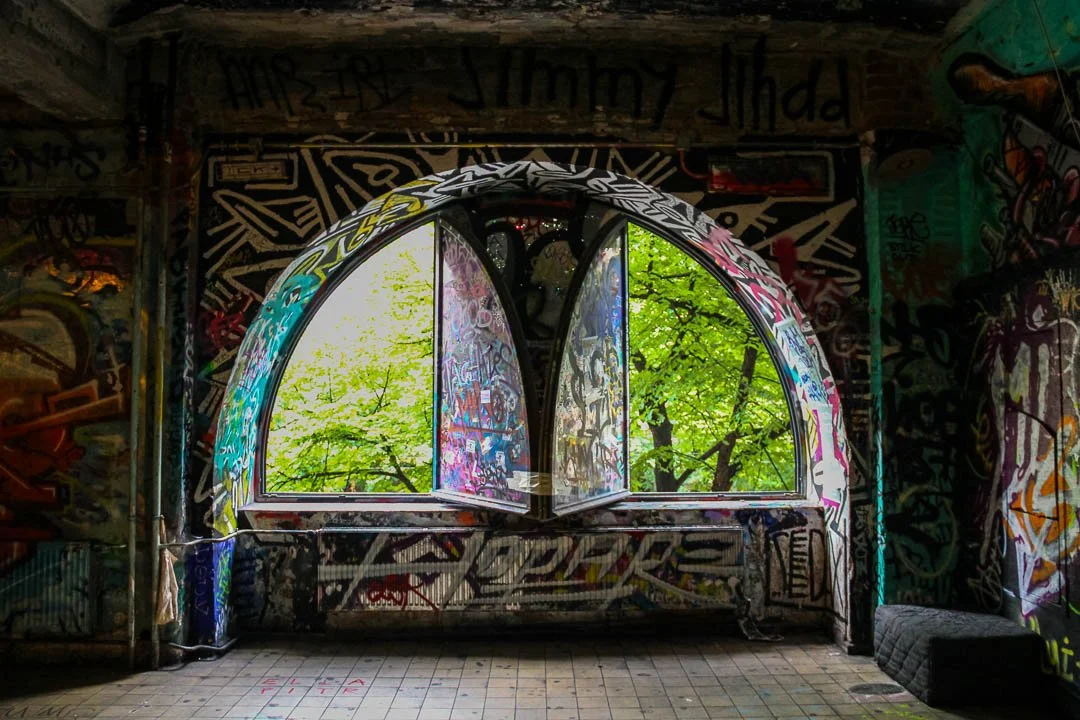 Tacheles Abandoned Berlin 2012-9793.jpg