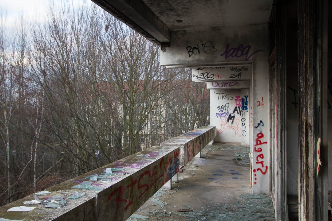 Abandoned Iraqi embassy East Berlin 2014-1232.jpg