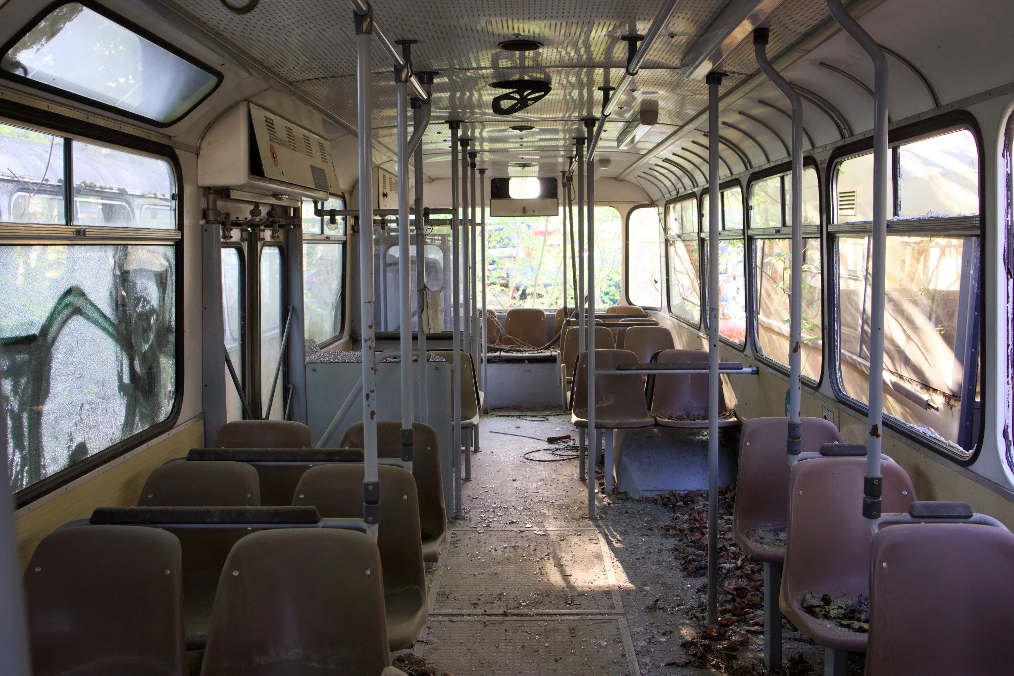 Queen Curry Graveyard Bus Abandoned Berlin_X8A8660.jpg