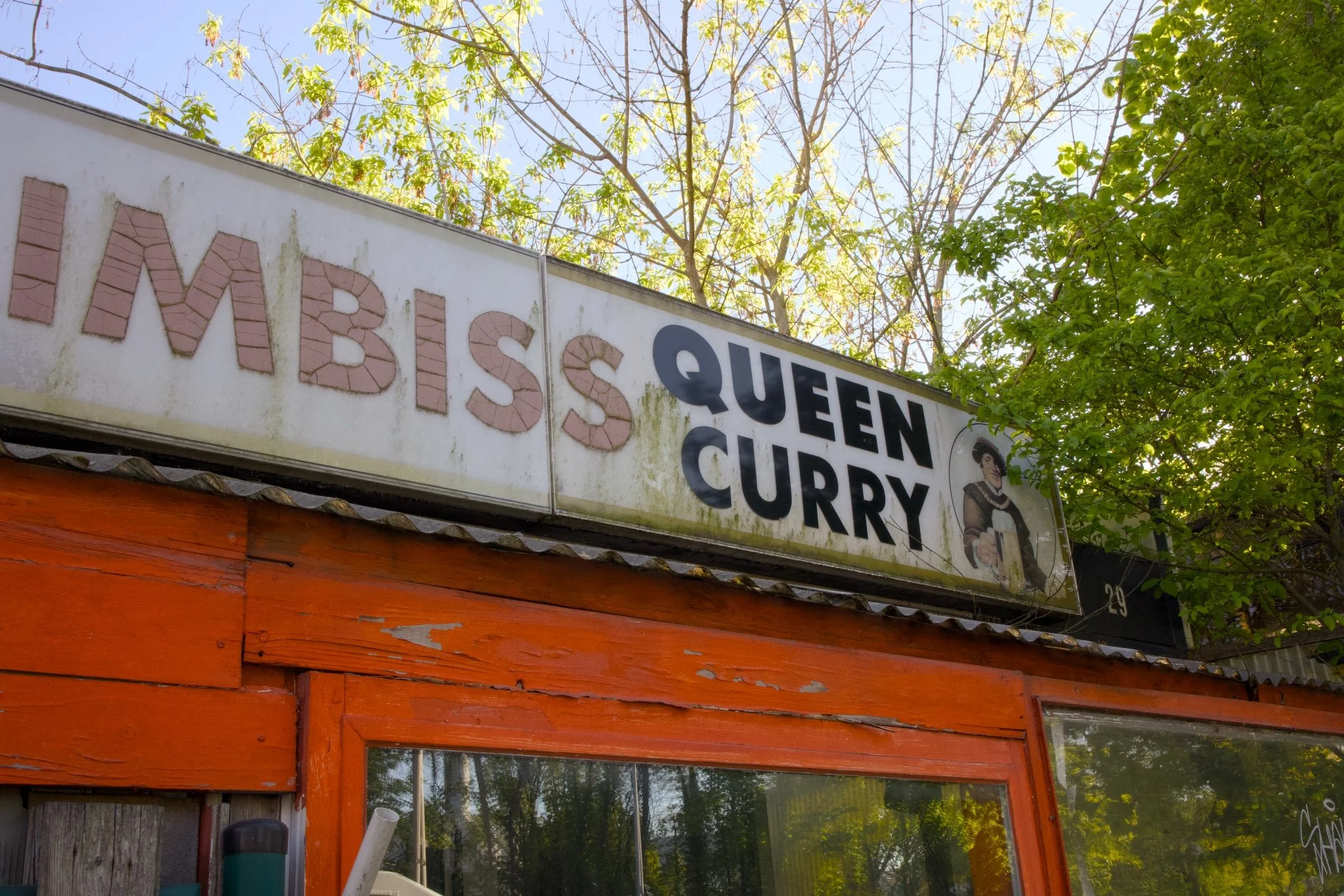 Queen Curry Graveyard Bus Abandoned Berlin_X8A8608.jpg