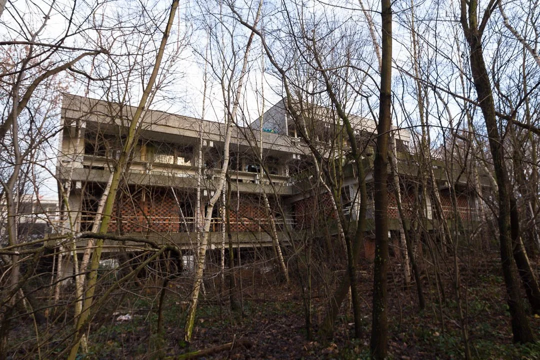 Abandoned Iraqi embassy East Berlin 2014-1216.jpg