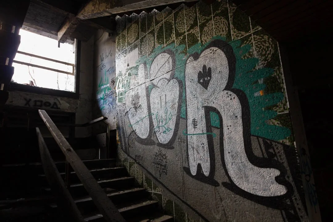 Abandoned Iraqi embassy East Berlin 2014-1217.jpg