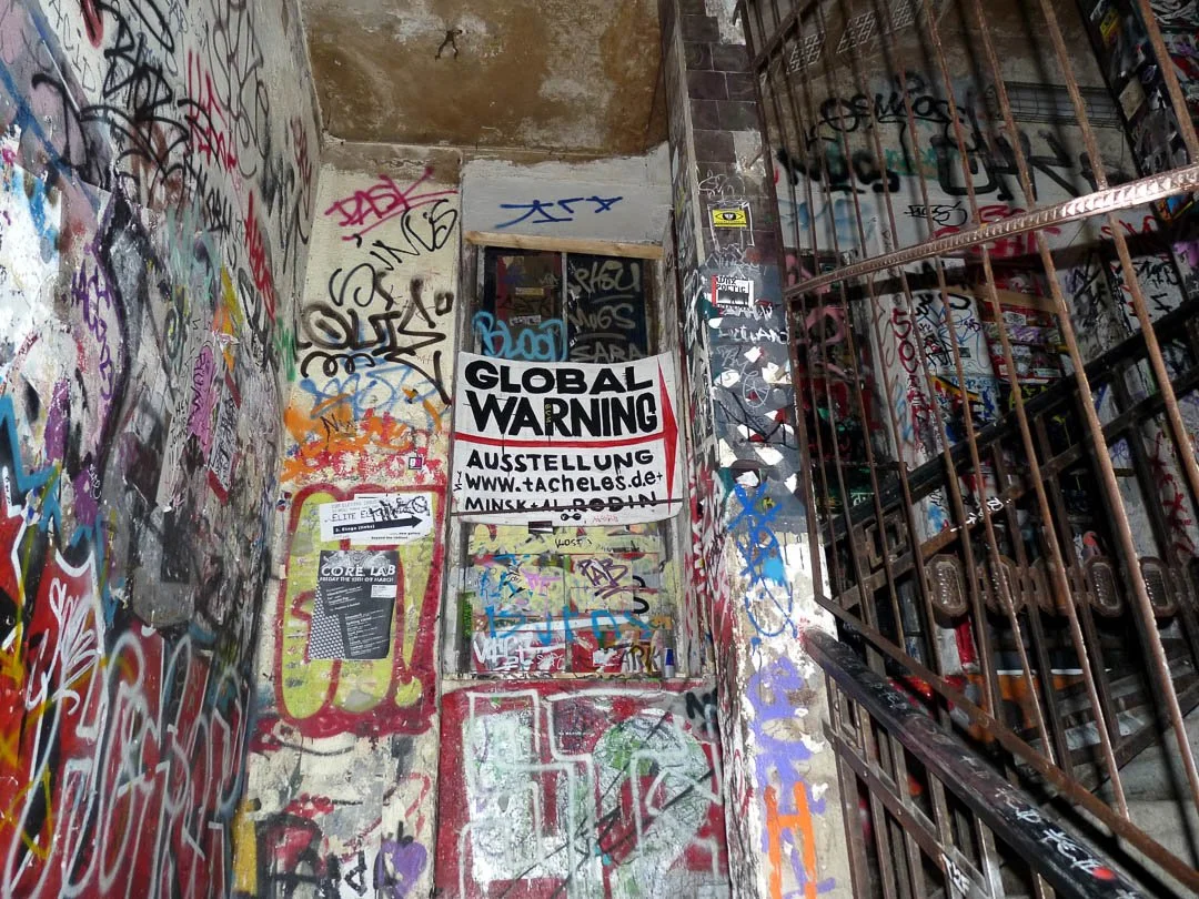 Tacheles Abandoned Berlin 2009-1000202.jpg