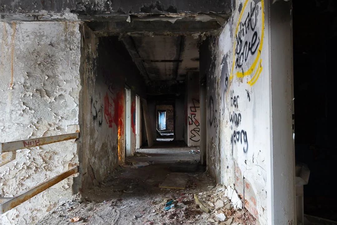 Abandoned Iraqi embassy East Berlin 2014-1272.jpg