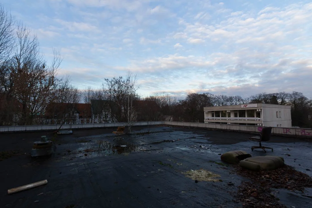 Abandoned Iraqi embassy East Berlin 2014-1242.jpg