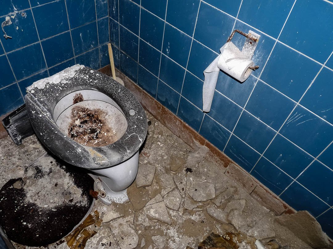 Abandoned Iraqi embassy East Berlin-1100643.jpg