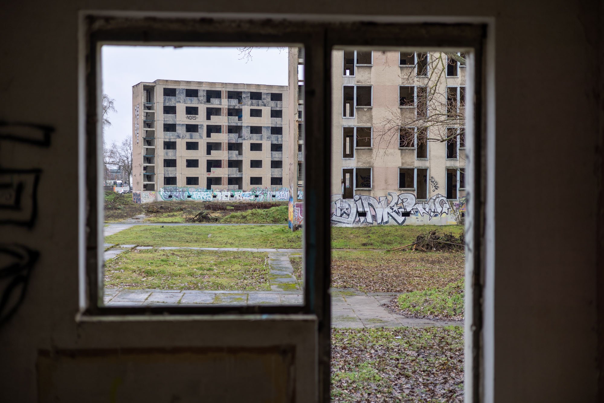 Hohenschoenhausen refugee homes Abandoned Berlin-1990.jpg