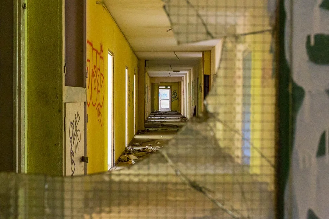 Hohenschoenhausen refugee homes Abandoned Berlin 2015-0034.jpg