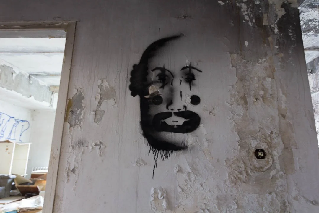 Abandoned Iraqi embassy East Berlin 2014-1271.jpg