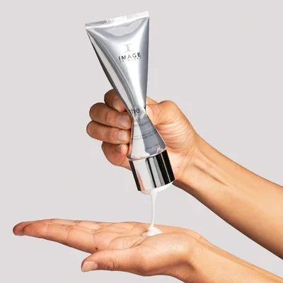 THE_MAX_facial_cleanser_PDP_R04.webp