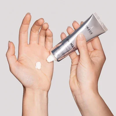 THE-MAX-NECK-LIFT-PDP-R04.webp
