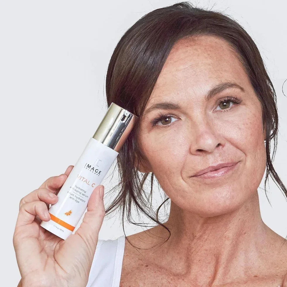 IMAGESkincareVitalCHydratingAnti-AgingSerum_5_980x.webp