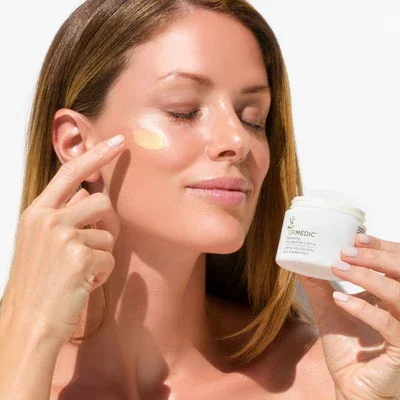 ORMEDIC-balancing-bio-peptide-creme-04_432b85b6-f3f2-44d3-ab37-18158d900732.webp