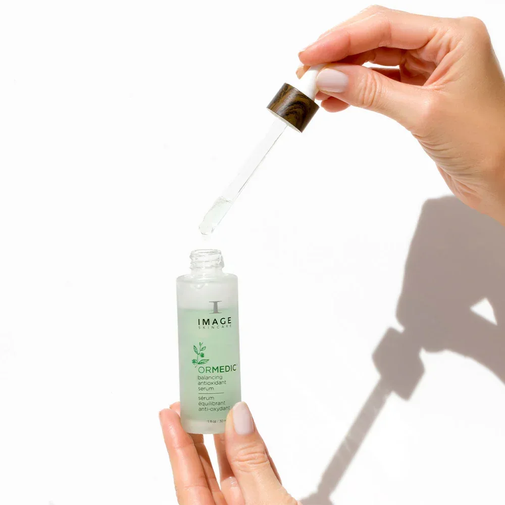 ORMEDIC-balancing-antioxidant-serum-04_47cd1d5f-f70e-480b-936d-30913e87c710.webp