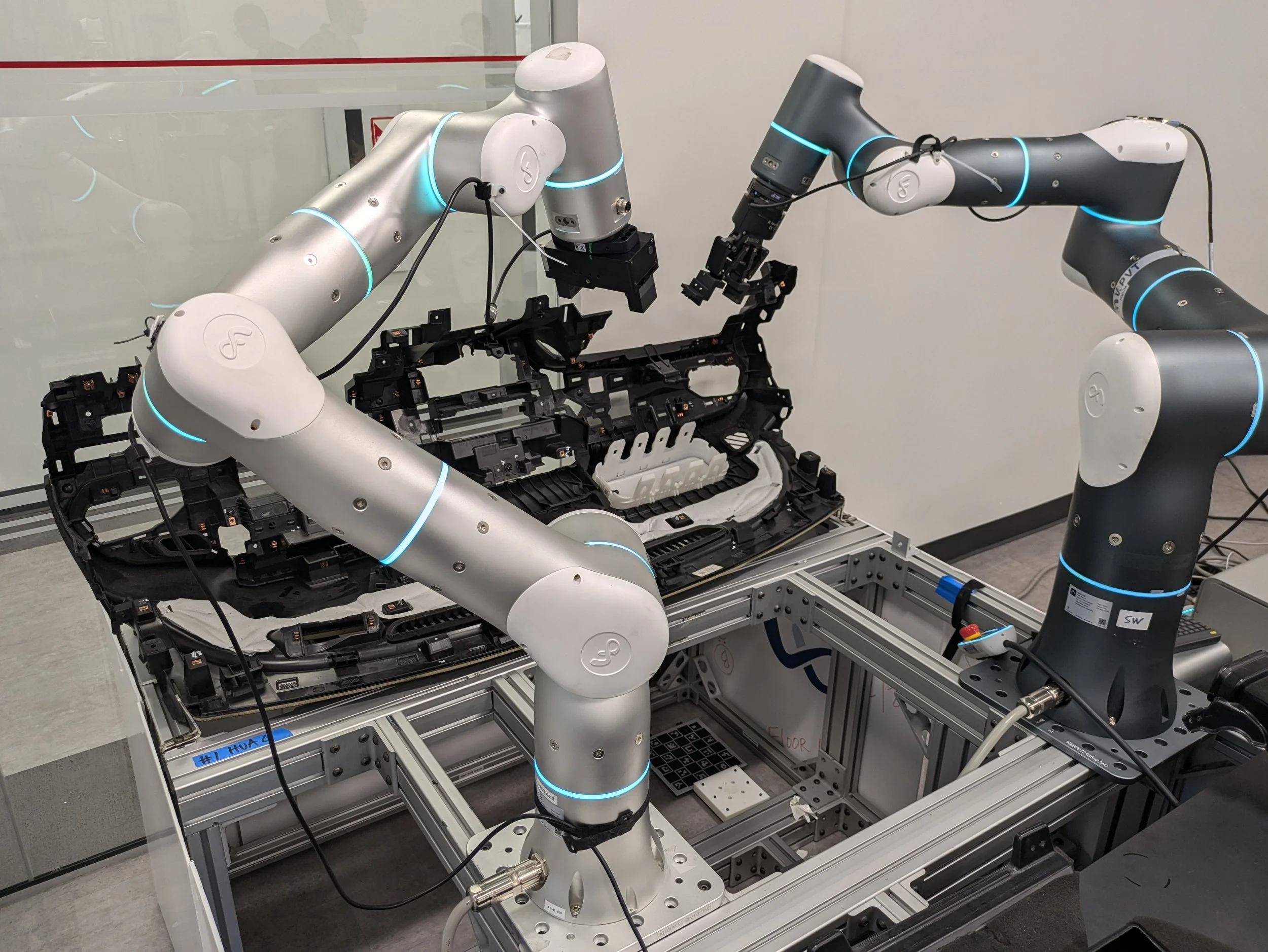 picture of the multi-arm flexible component assembly demo