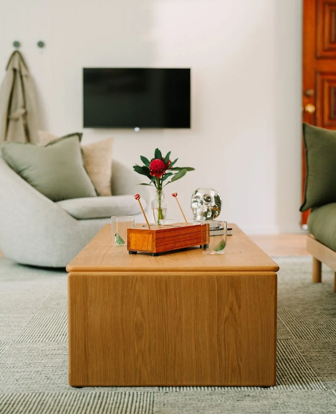 It&rsquo;s the quiet styling choices that make a space feel intentional.⁠
⁠
A single bloom in the centre. Layered textures in a soft, tonal palette. A coffee table that&rsquo;s both grounding and generous.⁠
⁠
At Curated for KIN, it&rsquo;s never abou