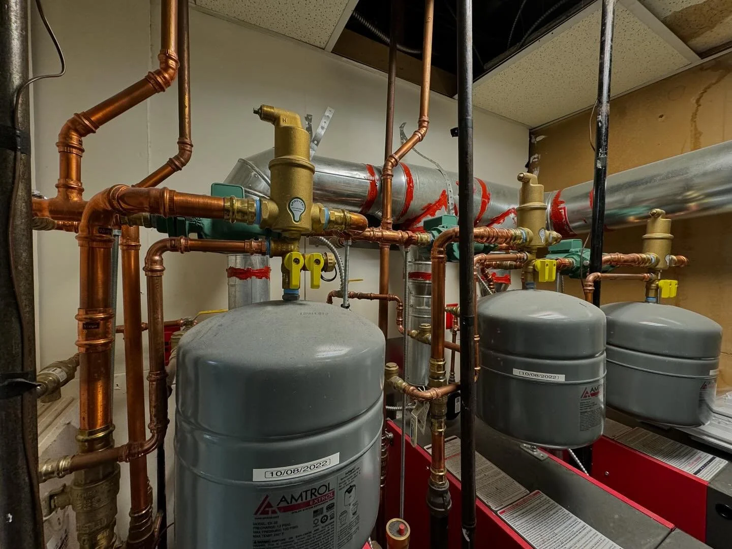 Winter is coming! Check out a triple boiler install done in a small mechanical closet. Have your boilers, heat pumps and any heating equipment checked out before it gets way too cold outside! 🥶❄️#hvac #msjhvac #unioncitynj #hudsoncountynj #bergencou