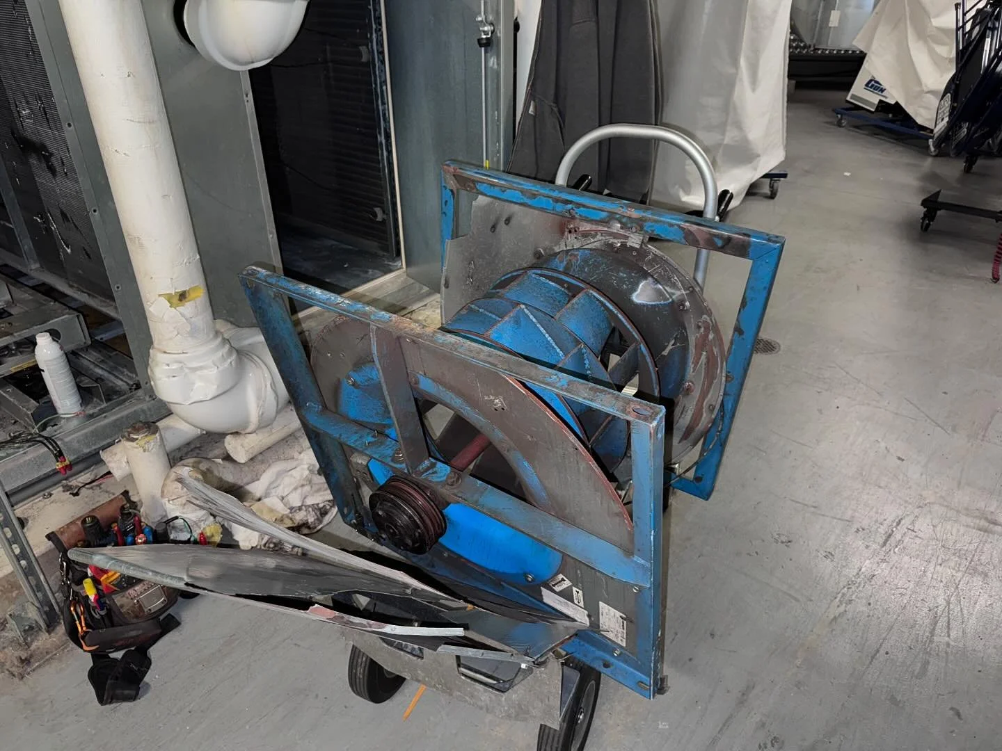 Replacement of damaged motor and blower assembly for a York AHU. Had to repair the base brackets and realign the springs. Who doesn&rsquo;t love the sound of a motor ramping up!  #hvac #msjhvac #unioncitynj #newjersey #newyork #hudsoncountynj #passai