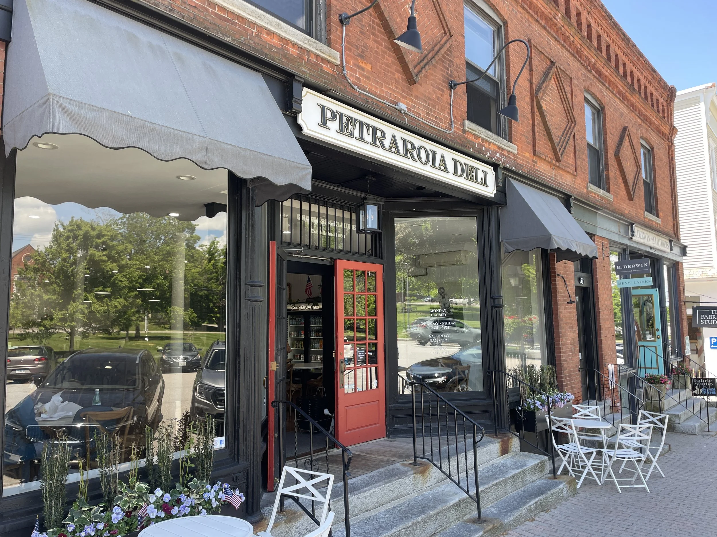 Petraroia Deli in Litchfield CT — local neighborhood restaurant and deli