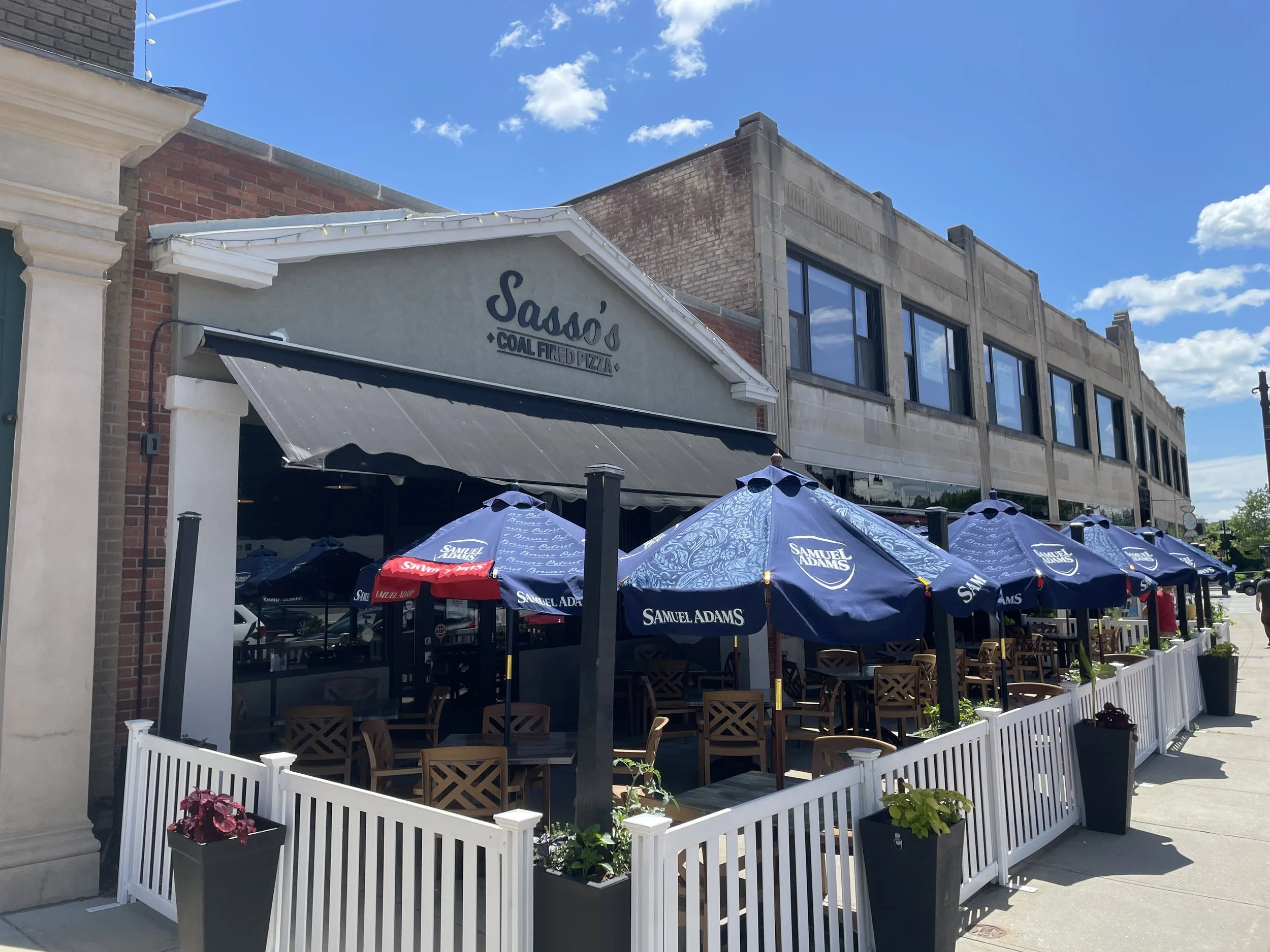 Sassos Coal Fired Pizza outdoor patio on Main Street in Torrington CT