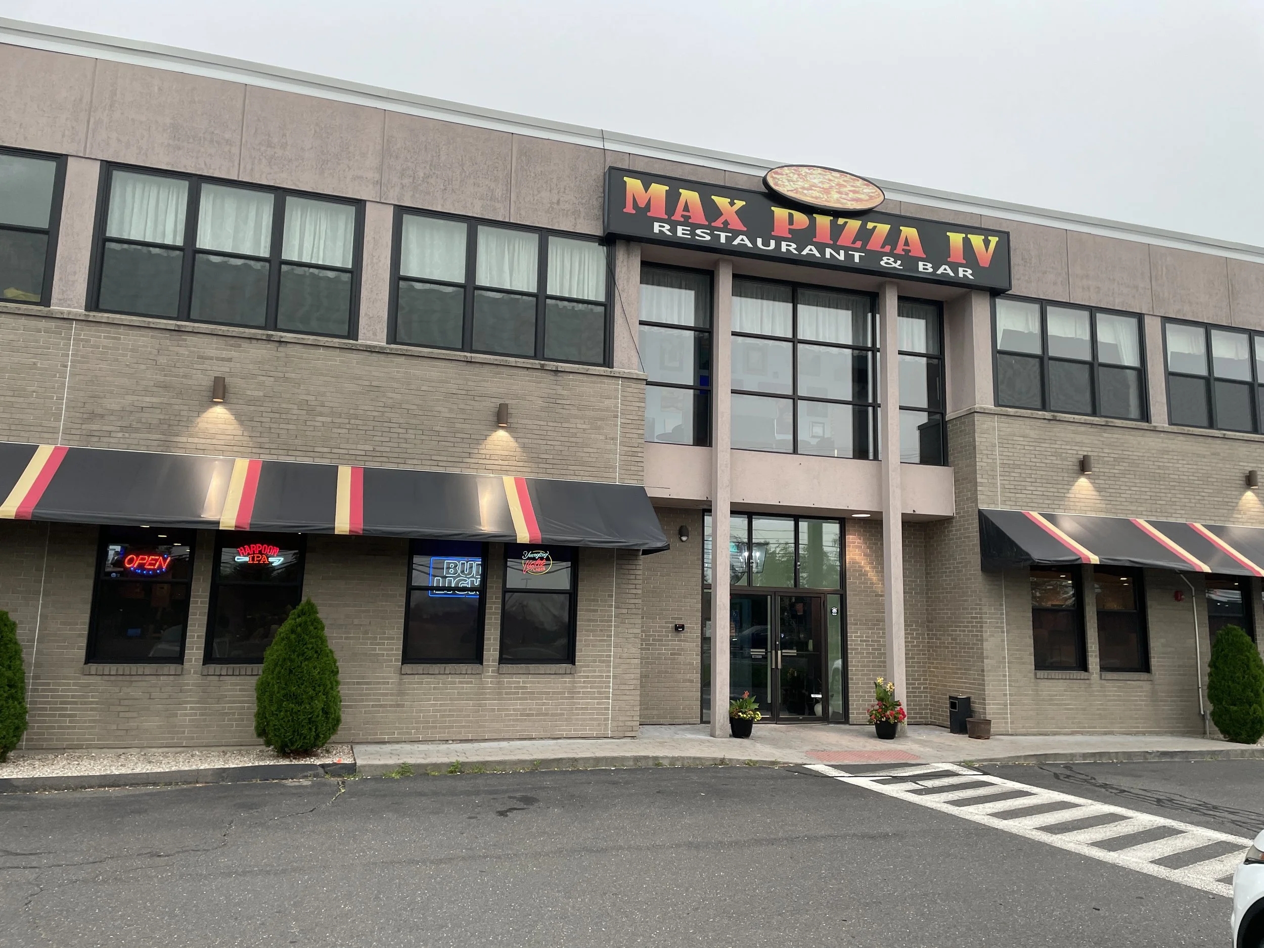 Max Pizza 4 in Bristol Connecticut