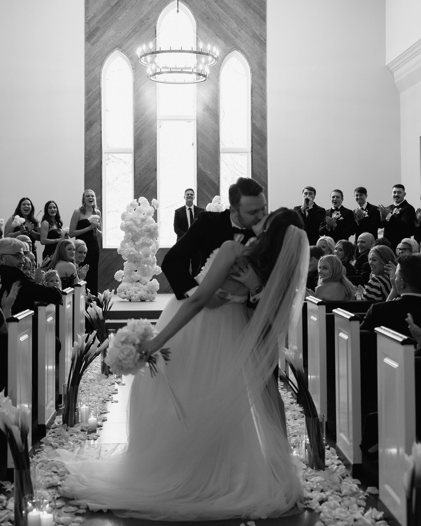 The McBride&rsquo;s 🕊️🏹

It truly was the most classy, magical day for this beautiful couple 🤍

Planner: @maxwellandgray 
Photographer: @poppyphoto.film 
Venue: @windsorparkdallas 

#weddingflorist #dallasweddingflowers #dallasflorist #dfwflorist 