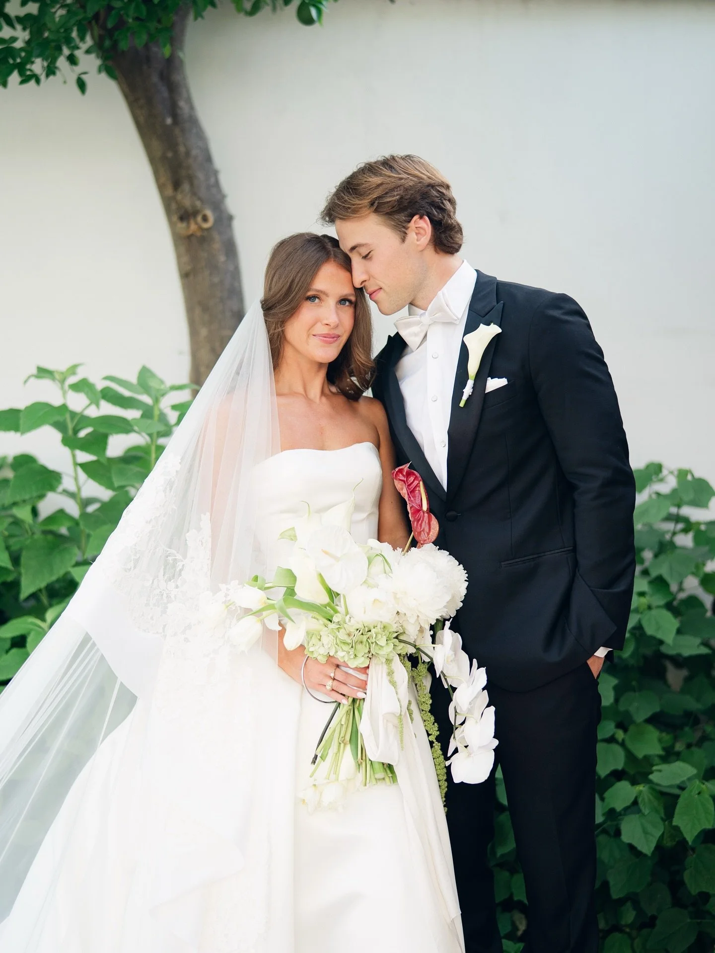 young and in love 🕊️❤️&zwj;🔥

forever cheering on these newlyweds 🤍

#dallasflorist #dfwflorist #dallasweddingflorist #dallasweddingflowers #dfwweddings #dallaswedding #dfwweddingflorist #dallasbride #dfwbrides #dallasweddingvenue