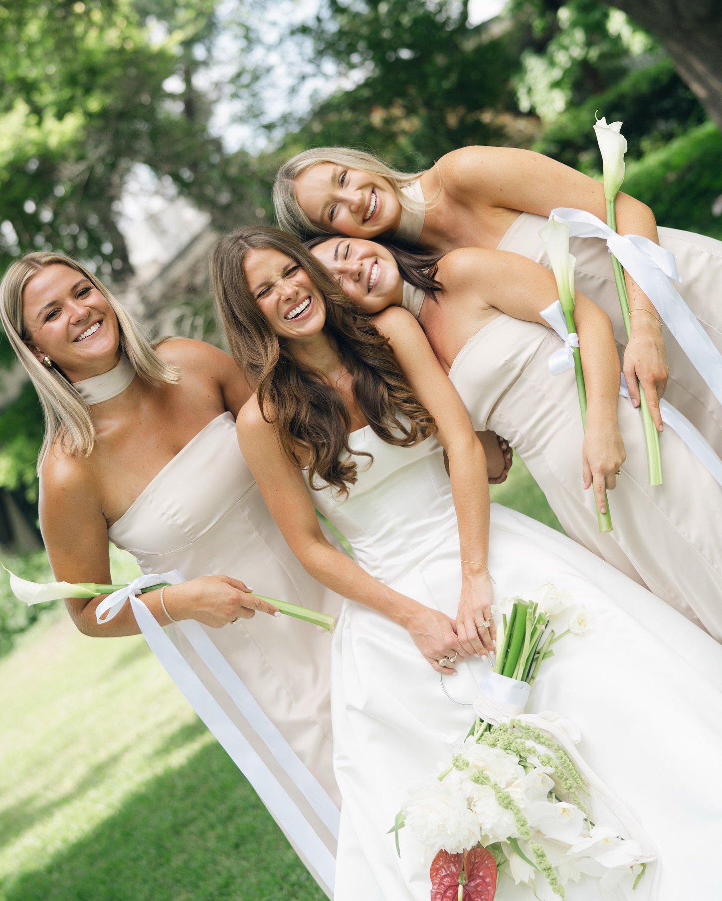 Abigail&rsquo;s gals 🕊️🥀🤍

Photographer: @bybradiebruce 
Planner: @conwaycollectiveevents 
Venue: @texasdiscoverygardens

#dallasflorist #dfwflorist #dallasweddingflorist #dallasweddingflowers #dfwweddings #dallaswedding #dfwweddingflorist #dallas