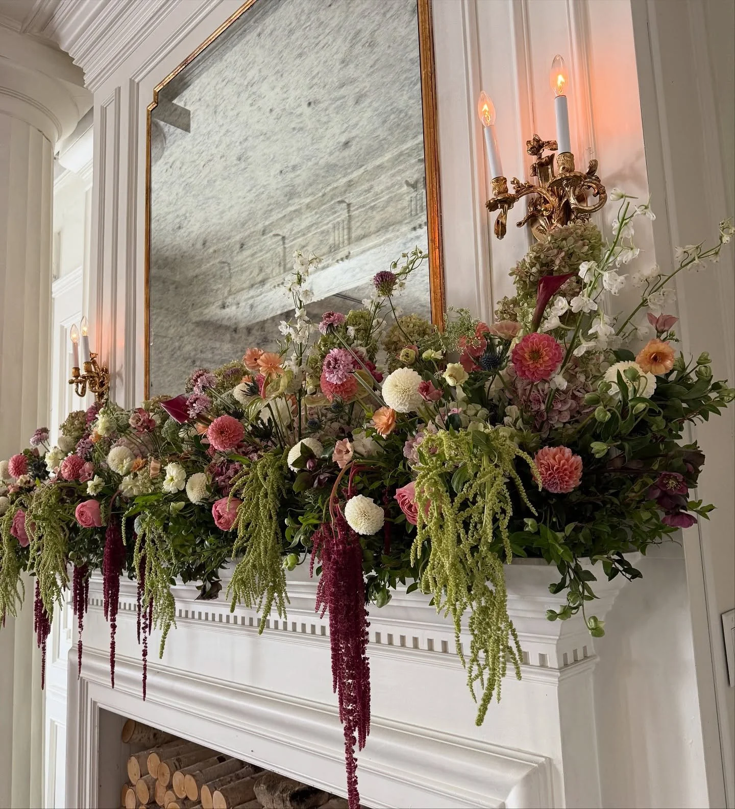 the fall-inspired mantel florals of our dreamssss ☁️🍂🕊️🍇🕯️🪞

Planner: @blissful_planning
Venue: @themasondallas 

#dallasflorist #dfwflorist #dallasweddingflorist #dallasweddingflowers #dfwweddings #dallaswedding #dfwweddingflorist #dallasbride 