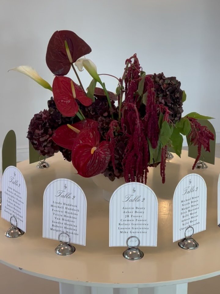 this venue and this color palette combined might just be my favorite 🤍🥀🍐🕯️🍇

taking it back to the beaty&rsquo;s most perfect day 🕊️

Venue: @emersonvenue 
Planner: @kaylashayevents

#dallasflorist #dfwflorist #dallasweddingflorist #dallasweddi