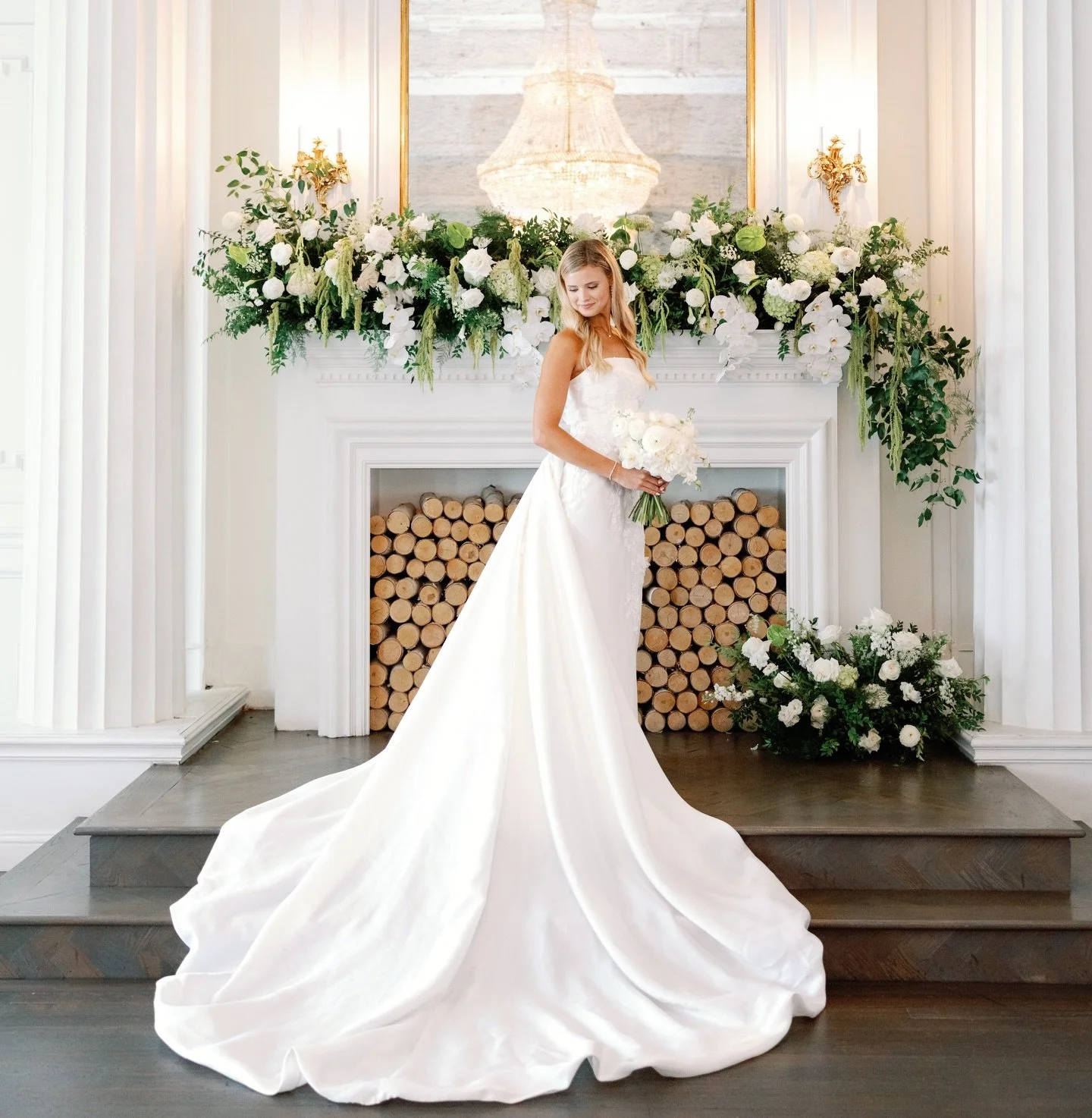 a little reminiscing on Cassidy + Clark&rsquo;s most special day 🤍🕊️🪞

Photographer: @molliegoodspeedphoto 
Planner: @confettiandvow 
Venue: @themasondallas