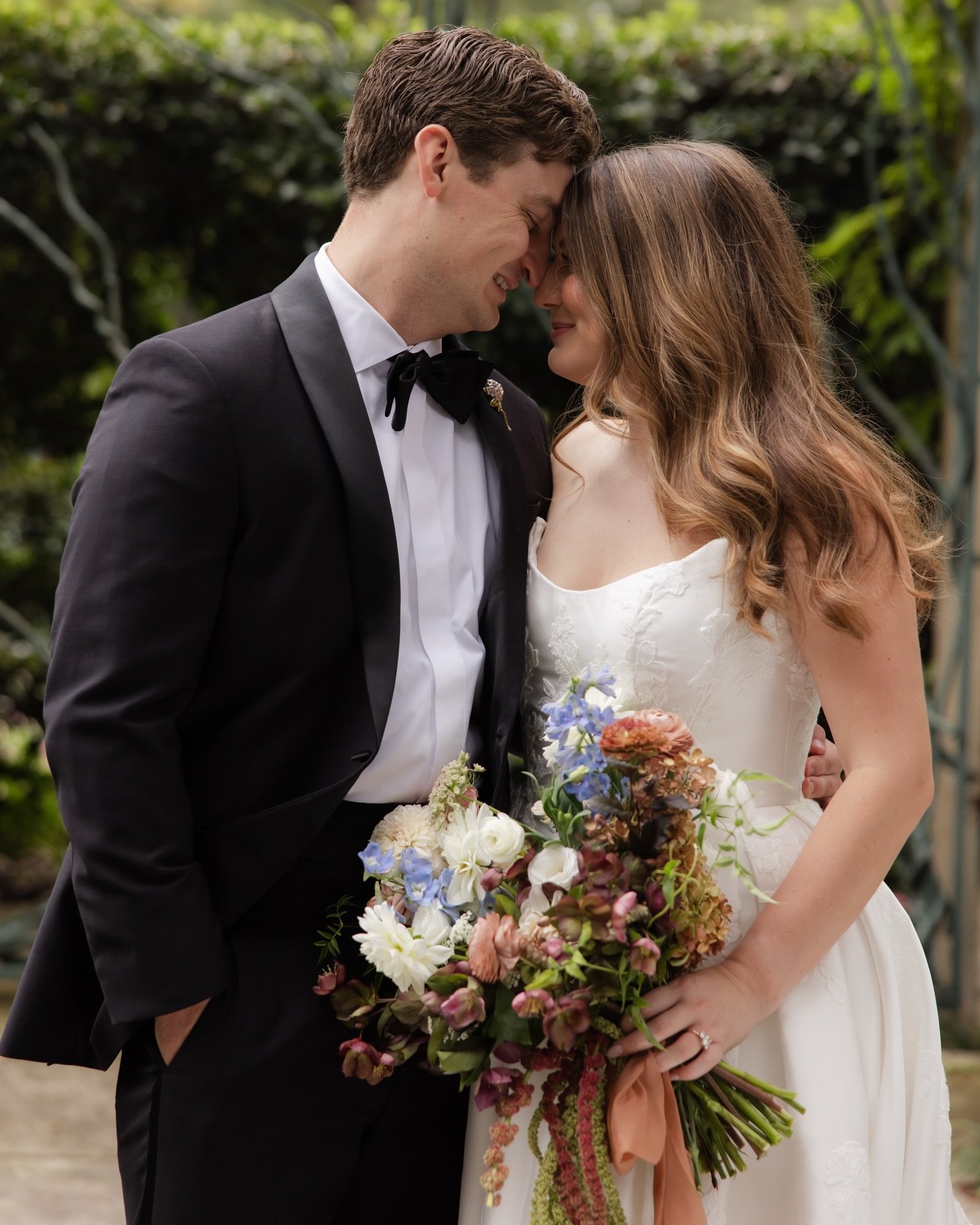 Samantha + Zack &mdash; 10.24.25 🦋🍇🦢

Venue: @dallasarboretumweddings 
Photographer: @annetenkhoffphotography 
Planner: @tayloreventco