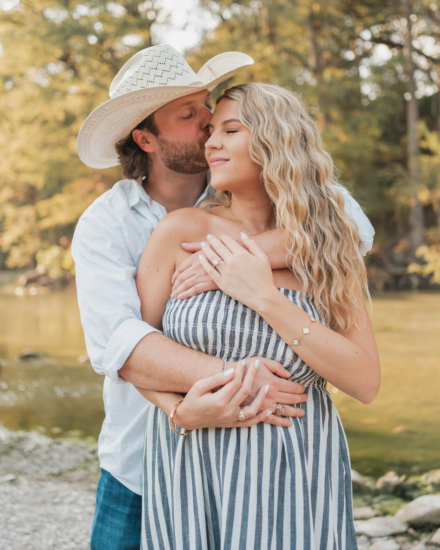 Some more favorites from this surprise engagement photoshoot! 🤍🤍🤍