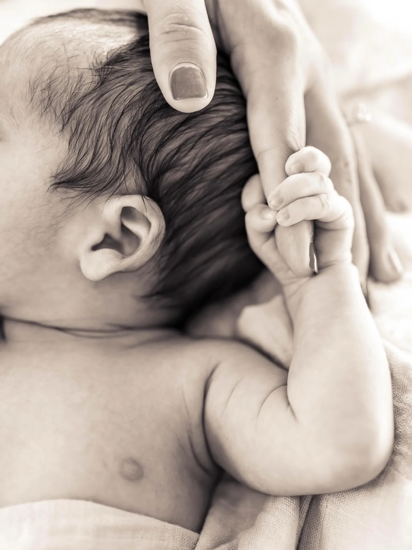 I&rsquo;m so behind on posting photos. Excited to share what&rsquo;s been in front of my lens the past few months. This adorable detail shot being one of them. 🥰
#springbranchphotographer #newbornphotos