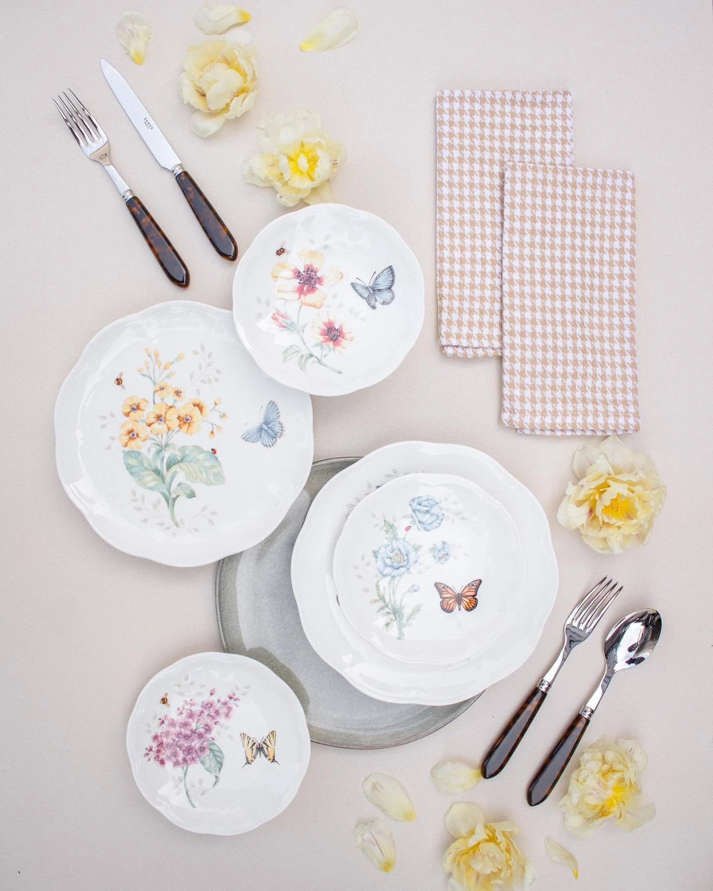 "Florals? For spring? Groundbreaking." But, we cannot get enough of it.