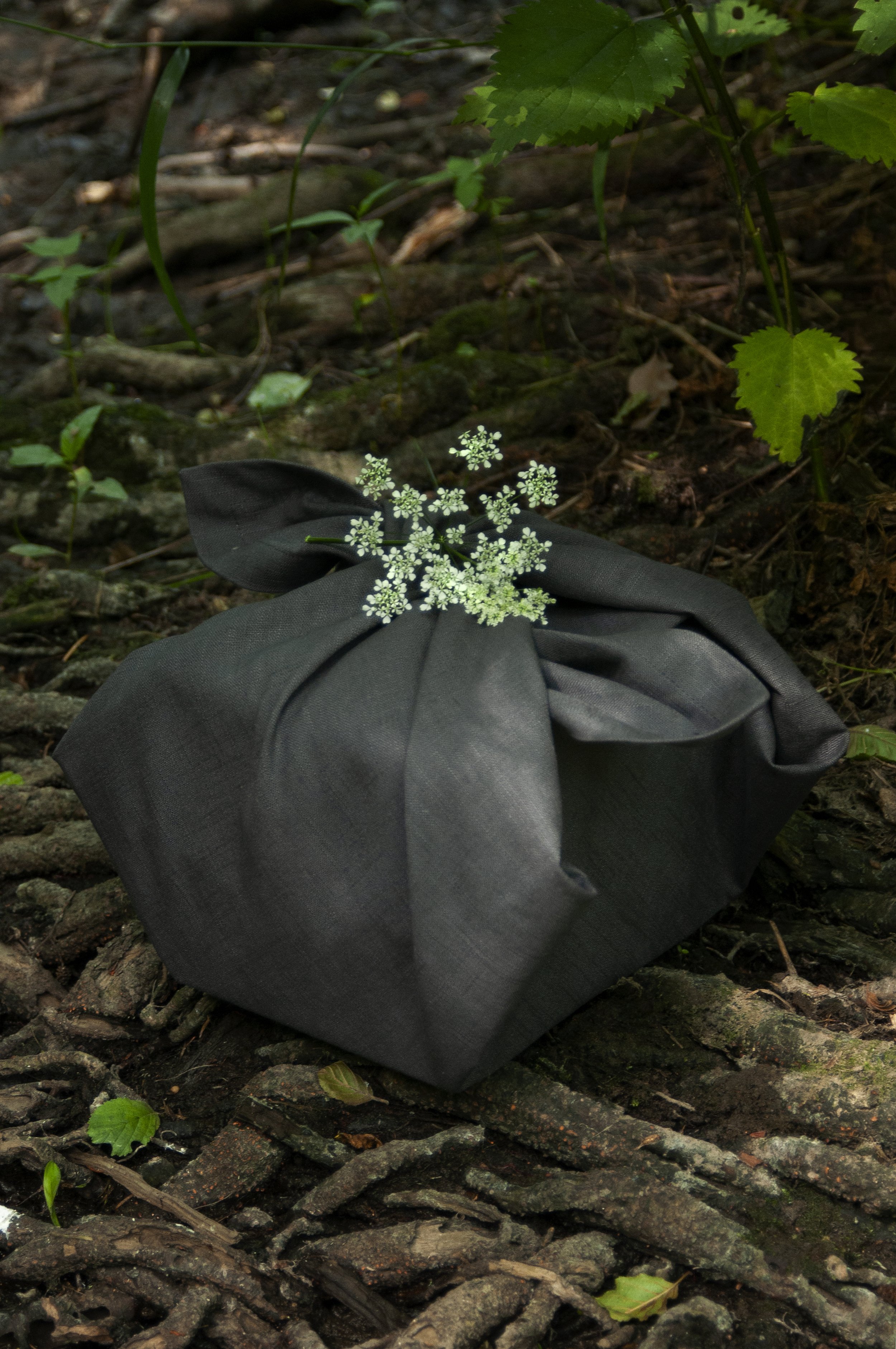 uzlicek-lnena-urna-kolobeh-manufaktura-5.jpg
