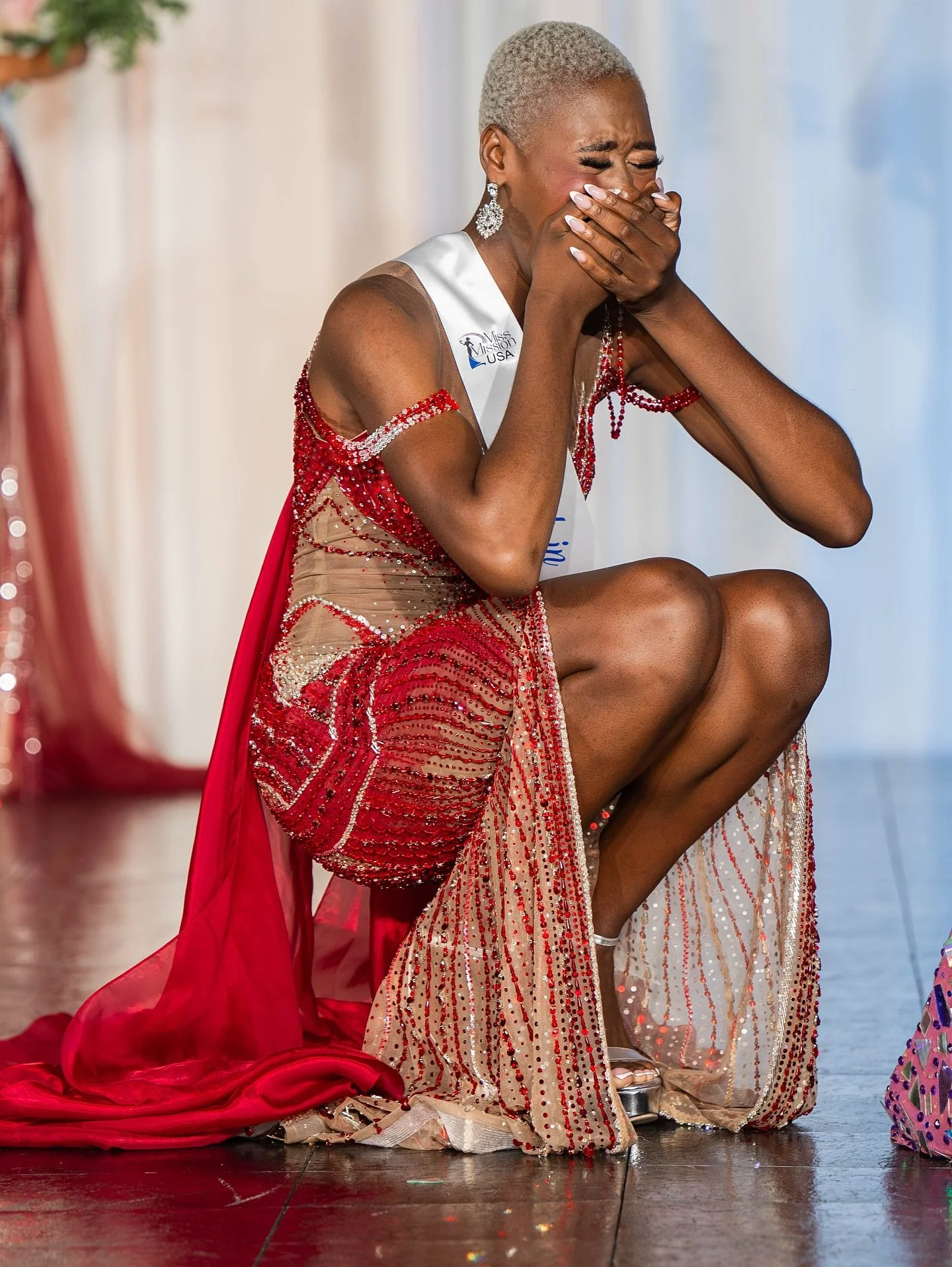 👑✨ Crowned in confidence and draped in elegance. Meet your radiant new Miss Mission USA 2025, Idayat Adisa. 💎 Her reign promises grace, power, and unforgettable glamour. 🌟
Photography: @moda_chic_photography_
MUA: @beautybyisa.a
Production: @p