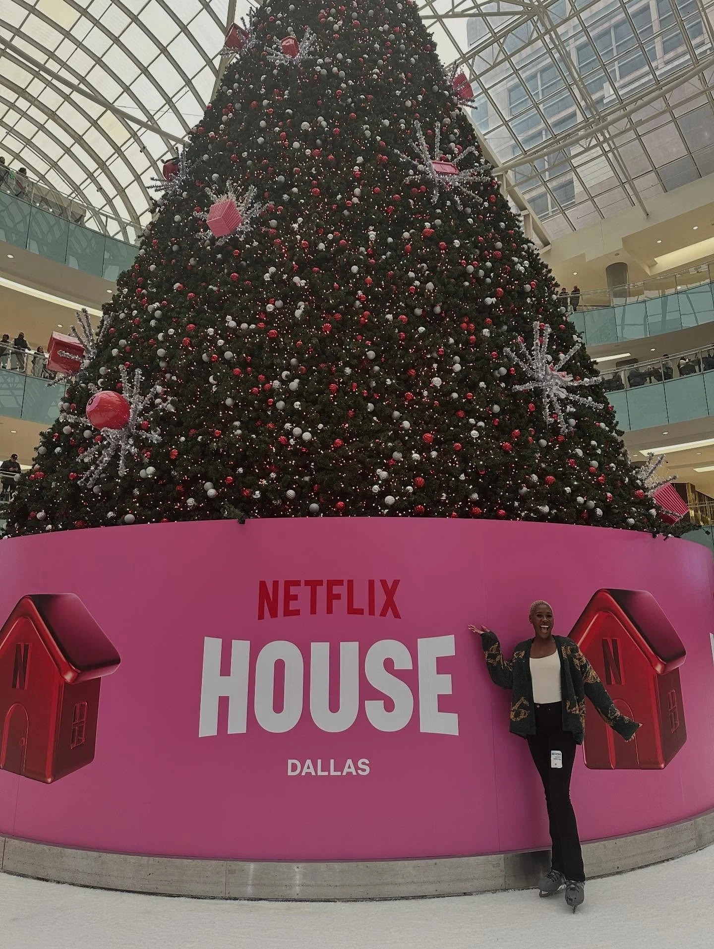 I had the pleasure of visiting the iconic Galleria Dallas Mall in Texas, a landmark mall that first opened its doors in 1982. Today, it remains one of North Texas&rsquo; premier luxury shopping destinations and it&rsquo;s especially famous for its 95