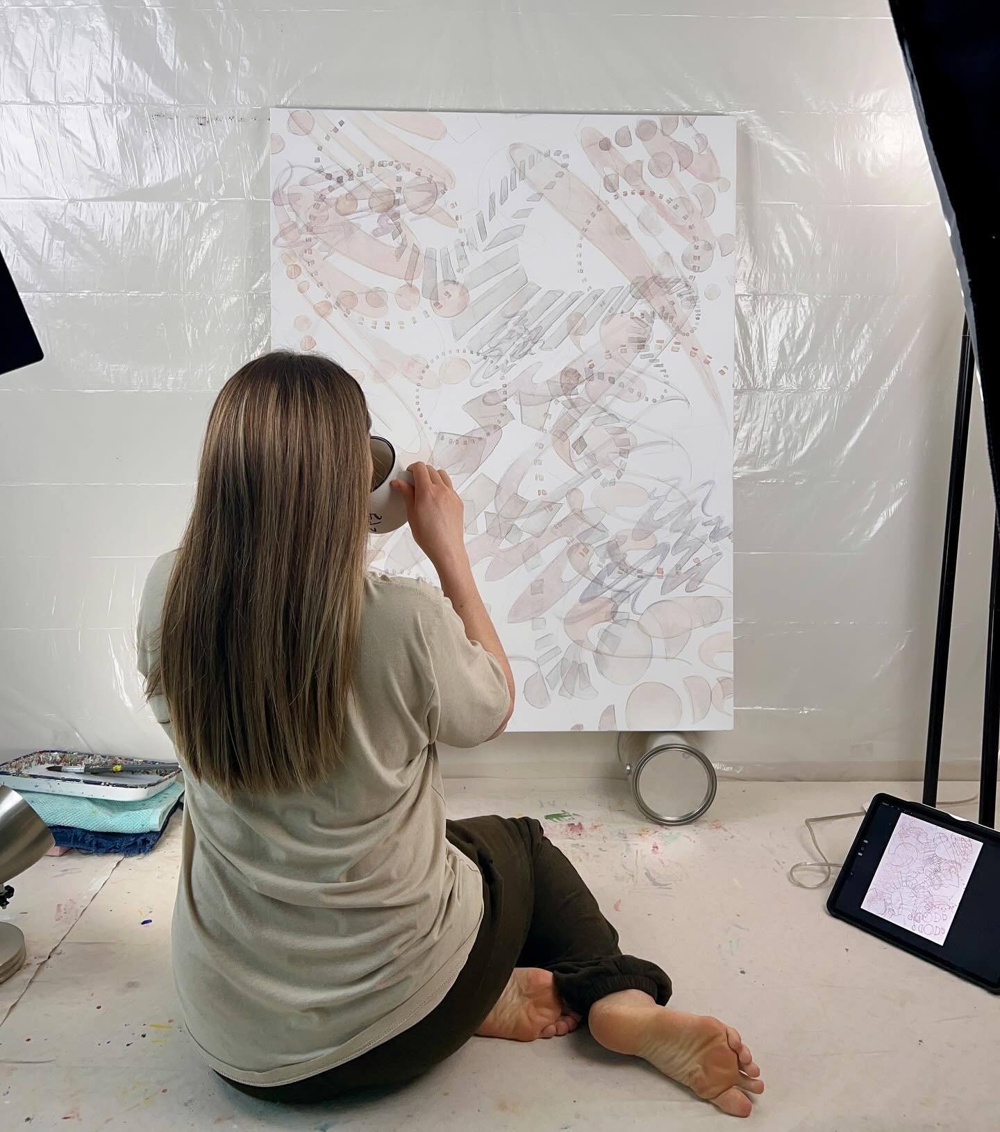 Ephemeral beginnings.

#ephemeral #art #artist #abstractartist #paint #painter #painting #canvas #paintings #studio #morning #happy #calm #peaceful #quiet #abstractpainting #process #beginning #female #femaleartist #explore #ponder #thinking #commiss