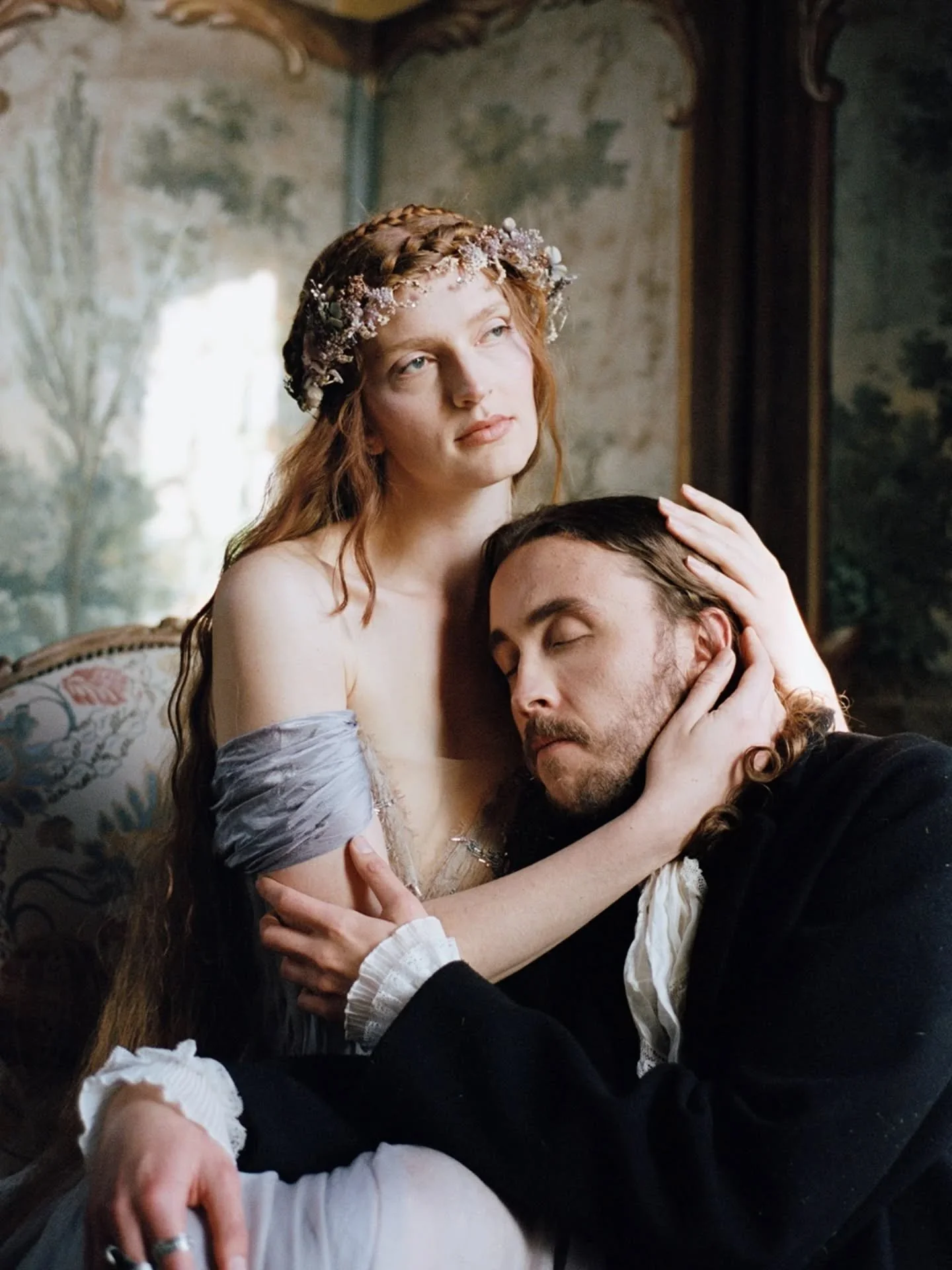 Des moments fig&eacute;s sur pellicule. J'adore la douceur et l'intemporalit&eacute; du rendu argentique pour vos photos de couple et de mariage ✨

🎞️ Kodak portra 400

Models : @camillemervinleroy &amp; @lulu_nl76 
Dress : @mywony_atelier 
Hair &am