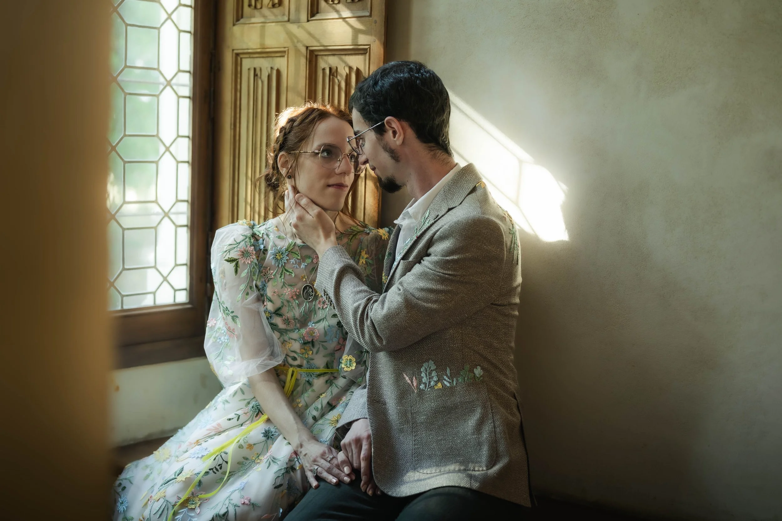 Couple in château plessis Macé during the wedding, by a Loire Valley wedding photographer near Angers