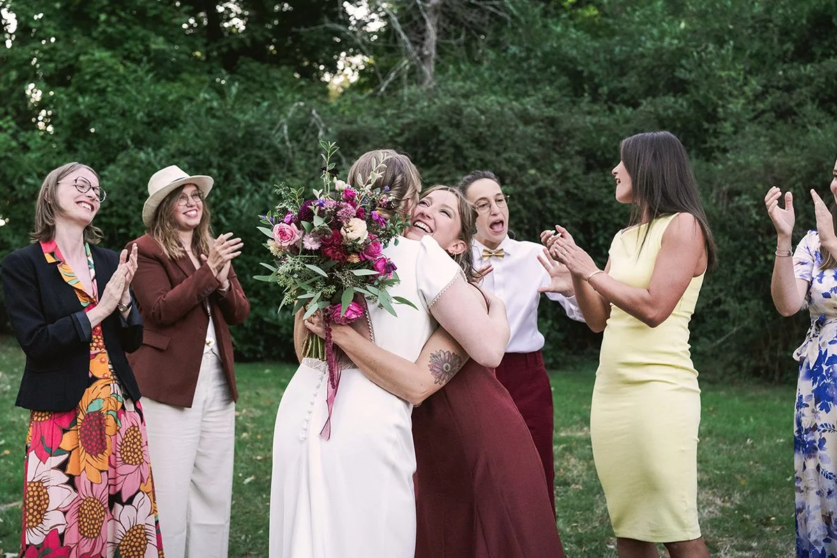 Wedding cocktail hour and flower in loirevalley by a destination wedding photographer