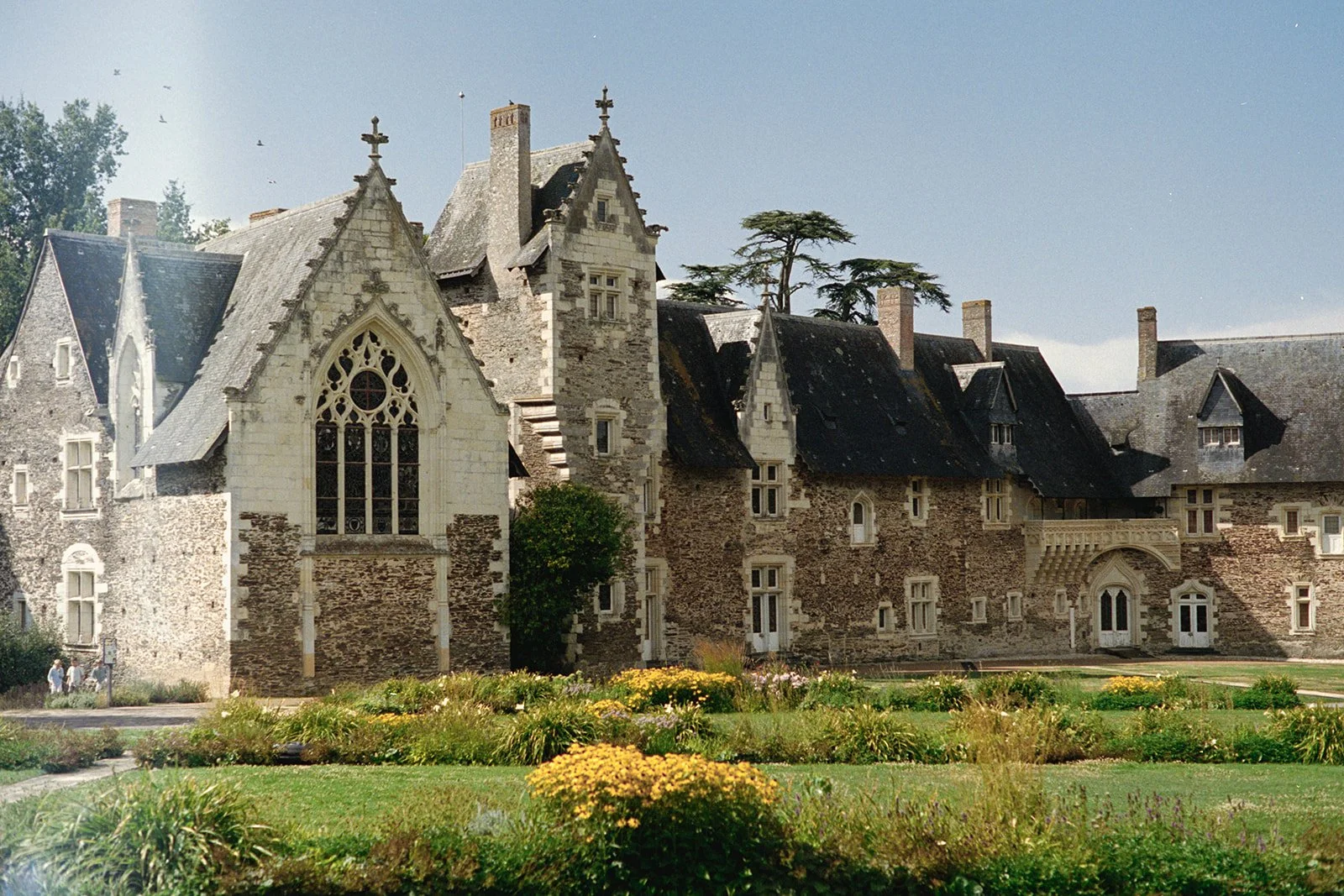 château plessis macé  in loirevalley during a wedding by a destination photographer, film photography