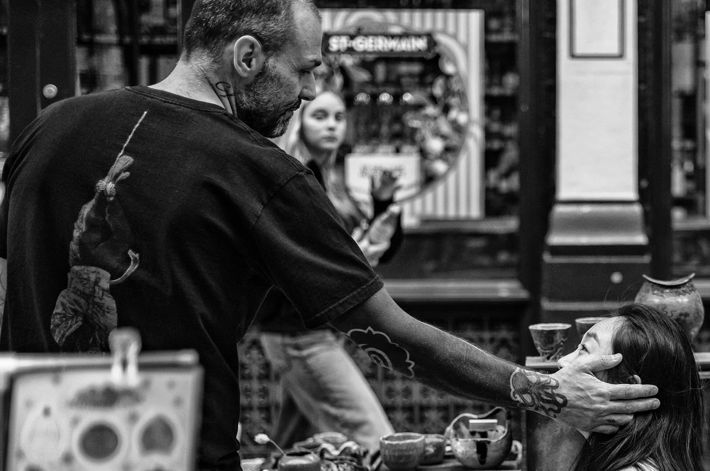 Hands where my eyes can see

#hands #looking #35mm #bnw_demand #bnw_of_our_world #bnw_greatshots #incredible_bnw #rebel_bnw #friendsinbnw #bnw_features_august2025 #bnwmood #blackandwhitephotography #monochrome