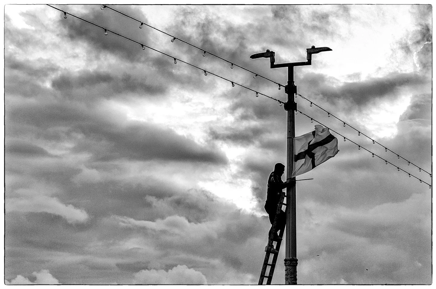 Operation raise the tension

#flag #blackandwhitephotography #streetphotography #documentaryphotography #photoessay #contemporaryphotography #everydayuk #far-right  #flagpolitics #visualstorytelling #humancondition #photographicessay #streetphotograp