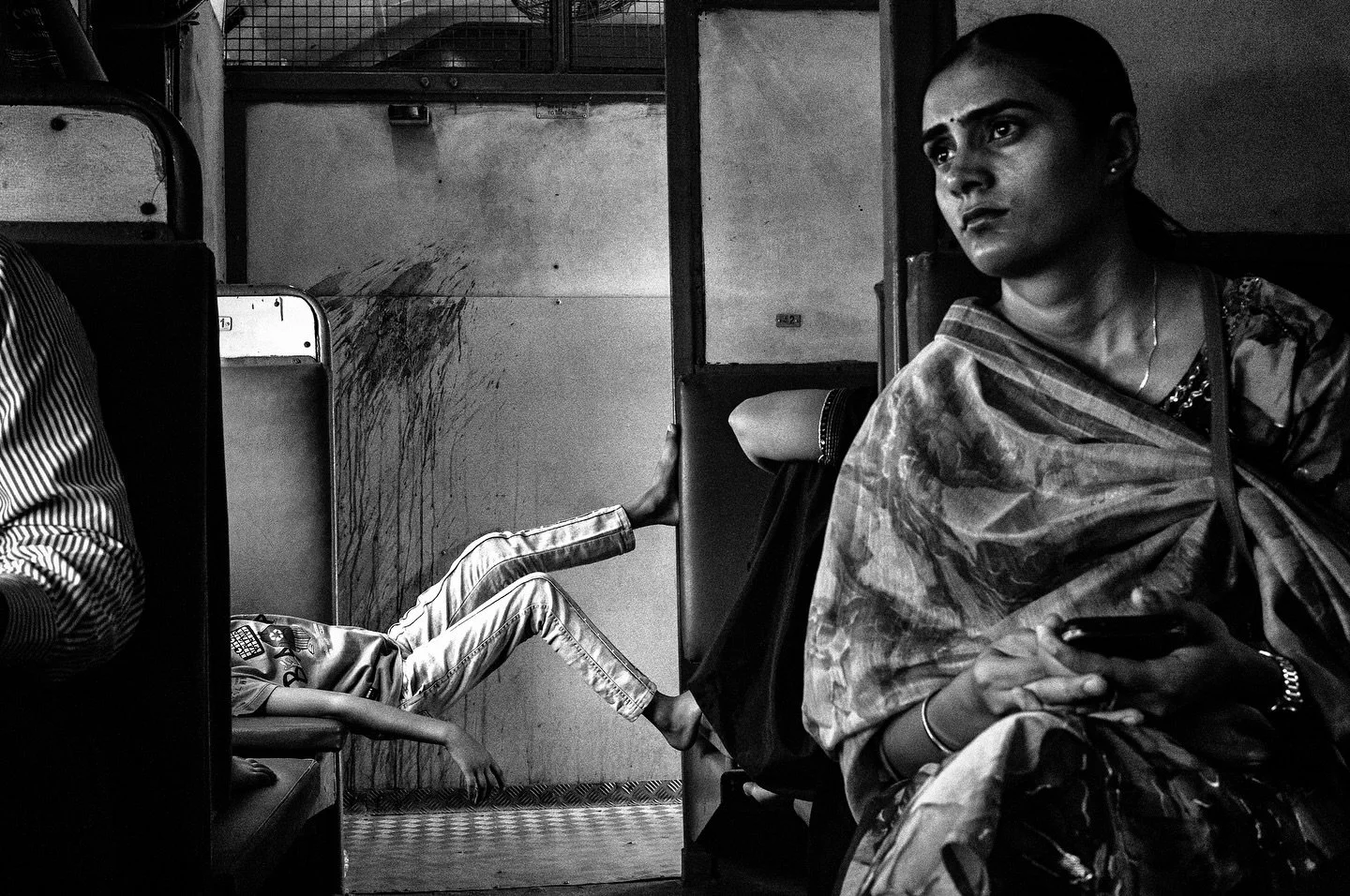 When public spaces become living rooms. That&rsquo;s when a place feels alive. 

#StreetPhotography #BlackAndWhite #DocumentaryPhotography #EverydayLife #IndiaPhotography #HumanStories #MonochromeMood #CandidMoments #VisualPoetry #LifeOnTheMove #35mm