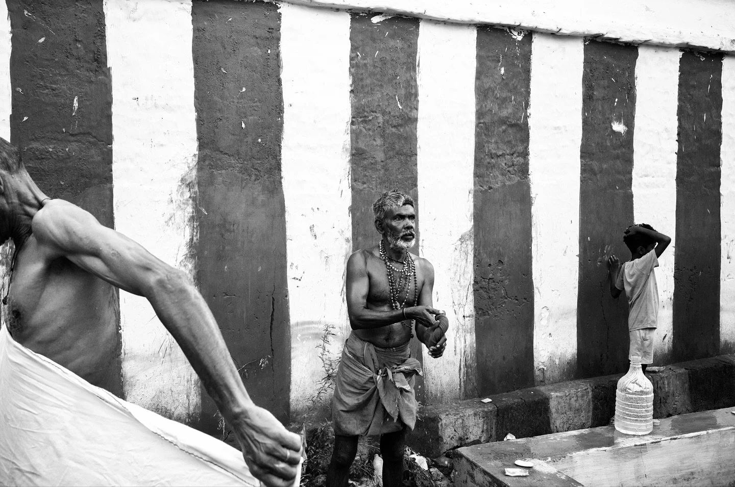 Kulasai Dasara, Tamil Nadu.  Heat on the skin, faith under it.

#KulasaiDasara #TamilNadu #SouthIndia #FestivalPhotography #DocumentaryPhotography #StreetPhotography #Photojournalism #EverydayIndia #VisualStorytelling