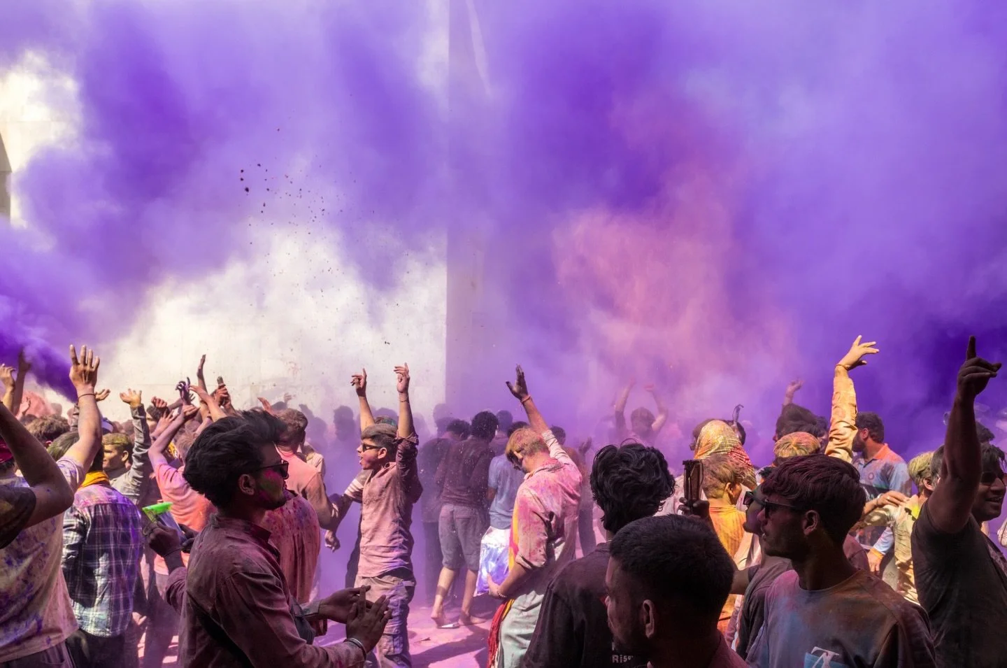Shri Nand Baba Temple, Nandgaon
श्री नंद बाबा मंदिर, नंदगांव
Holi in a courtyard thick with colour and devotion. 

#NandgaonHoli #Holi2026 #IncredibleIndia #FestivalOfColors #StreetPhotography